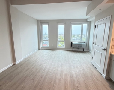 183-03 Hillside Avenue - Photo Thumbnail 7