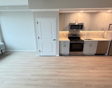 183-03 Hillside Avenue - Photo Thumbnail 10