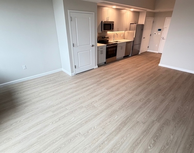 183-03 Hillside Avenue - Photo Thumbnail 11