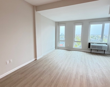 183-03 Hillside Avenue - Photo Thumbnail 6