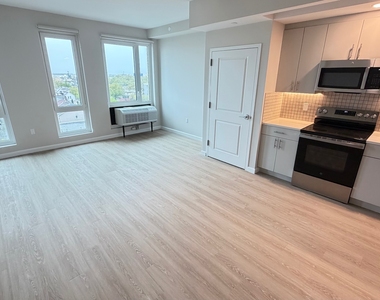 183-03 Hillside Avenue - Photo Thumbnail 8