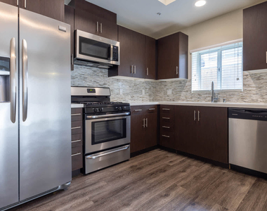 680 S Berendo St - Photo Thumbnail 1