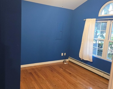 8 Roswell Ave - Photo Thumbnail 5