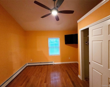 8 Roswell Ave - Photo Thumbnail 8