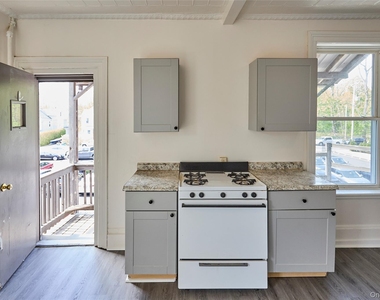 457 Main St - Photo Thumbnail 10