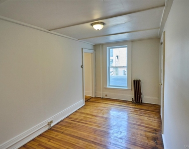 457 Main St - Photo Thumbnail 3