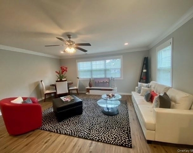 219 Adams Way - Photo Thumbnail 6