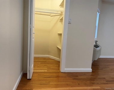 284 Main Street - Photo Thumbnail 5