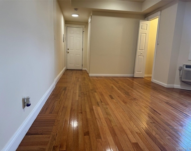 284 Main Street - Photo Thumbnail 3
