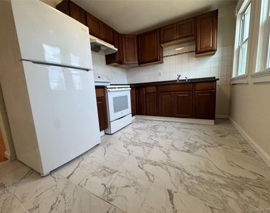 284 Main Street - Photo Thumbnail 11
