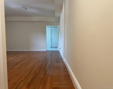 284 Main Street - Photo Thumbnail 2