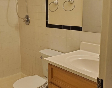 101 Sylvan Avenue - Photo Thumbnail 8