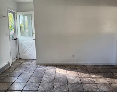35 Auborn Avenue - Photo Thumbnail 3