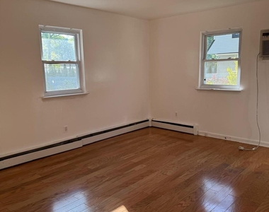 35 Auborn Avenue - Photo Thumbnail 4