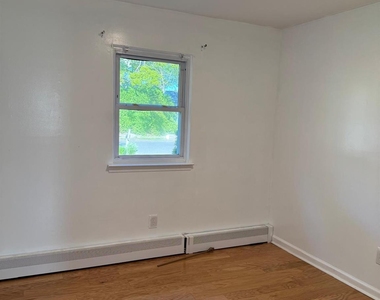 35 Auborn Avenue - Photo Thumbnail 5