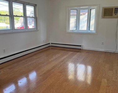 35 Auborn Avenue - Photo Thumbnail 1