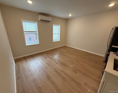 185 Broadway - Photo Thumbnail 5