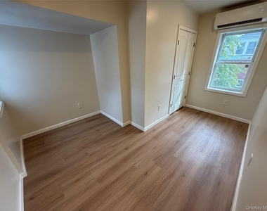185 Broadway - Photo Thumbnail 2
