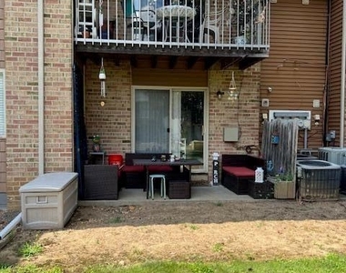 405 Cynthia Court - Photo Thumbnail 2