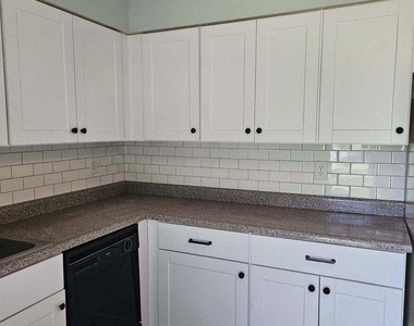 405 Cynthia Court - Photo Thumbnail 6
