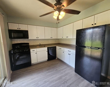 405 Cynthia Court - Photo Thumbnail 5