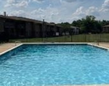 405 Cynthia Court - Photo Thumbnail 9