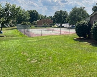 405 Cynthia Court - Photo Thumbnail 10