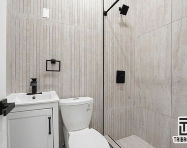 62-07 Catalpa Avenue - Photo Thumbnail 8