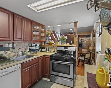 197 Monitor Street - Photo Thumbnail 2