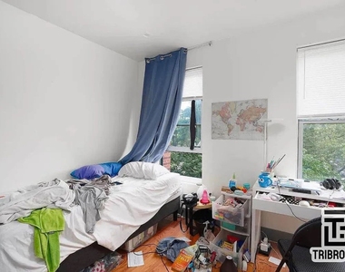 181 Greenpoint Avenue - Photo Thumbnail 5