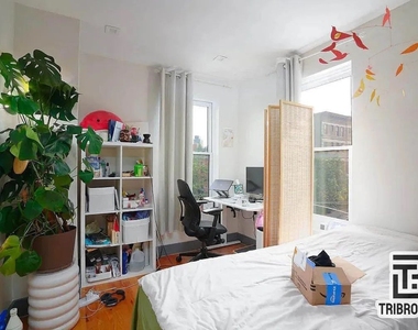 181 Greenpoint Avenue - Photo Thumbnail 2