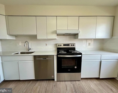 8421 Mckenzie Circle - Photo Thumbnail 6