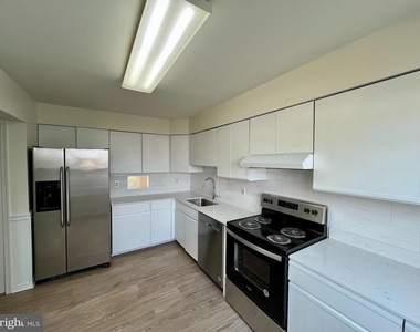 8421 Mckenzie Circle - Photo Thumbnail 4