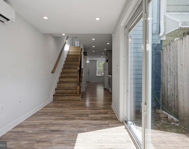 312 N Henry Street - Photo Thumbnail 11