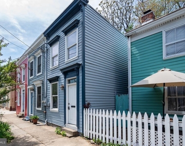 312 N Henry Street - Photo Thumbnail 1