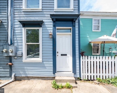 312 N Henry Street - Photo Thumbnail 3