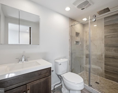 312 N Henry Street - Photo Thumbnail 24