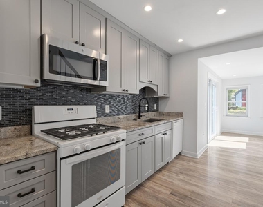 312 N Henry Street - Photo Thumbnail 8