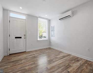 312 N Henry Street - Photo Thumbnail 4