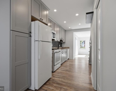312 N Henry Street - Photo Thumbnail 7