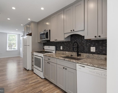 312 N Henry Street - Photo Thumbnail 9