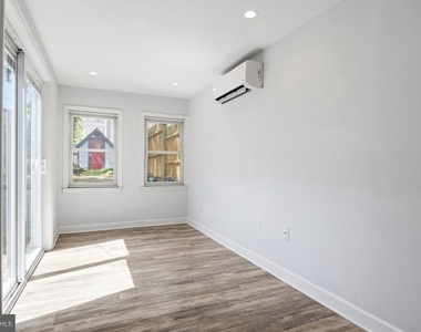 312 N Henry Street - Photo Thumbnail 13