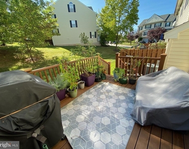805 Rosehill Drive - Photo Thumbnail 28