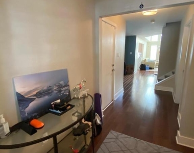 805 Rosehill Drive - Photo Thumbnail 2
