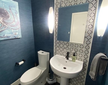 805 Rosehill Drive - Photo Thumbnail 3