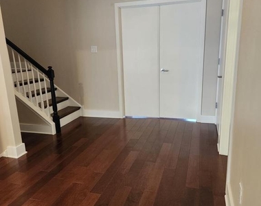 805 Rosehill Drive - Photo Thumbnail 14