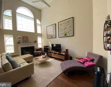 805 Rosehill Drive - Photo Thumbnail 11