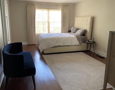805 Rosehill Drive - Photo Thumbnail 15
