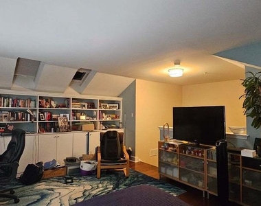 805 Rosehill Drive - Photo Thumbnail 25