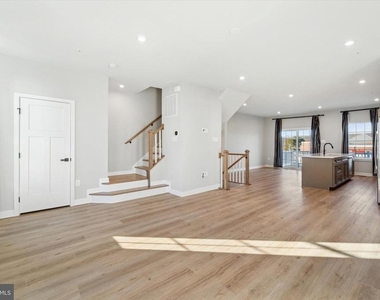 122 Arcadia Way - Photo Thumbnail 6